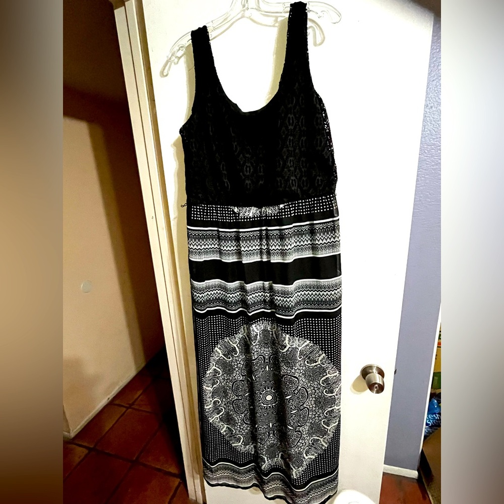 AUW Black and White Patterned Maxi Dress